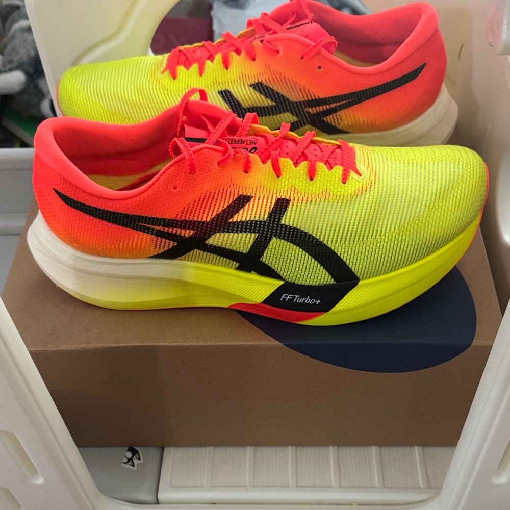 ASICS metaspeed sky Paris men’s size12 used with box